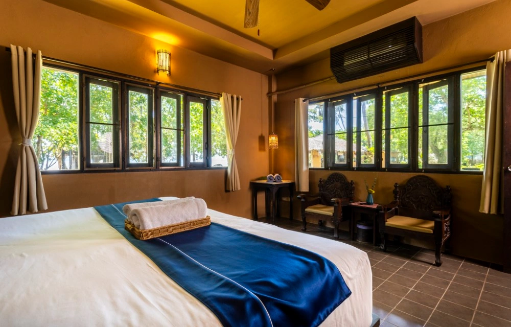 Melina's monkey house and whale bar Slider Pictures