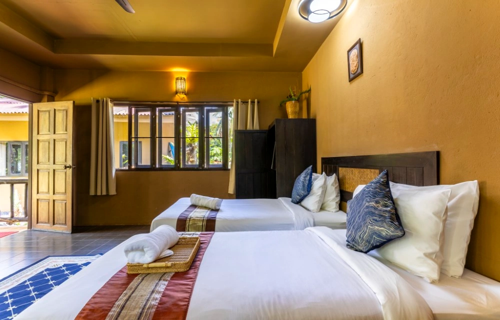 Melina's monkey house and whale bar Slider Pictures