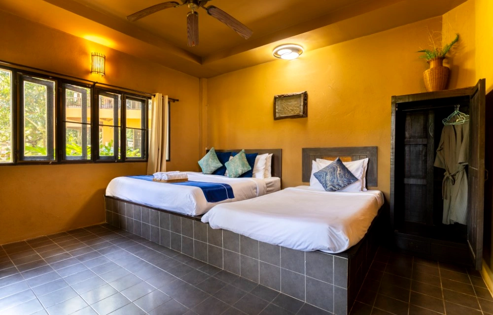 Melina's monkey house and whale bar Slider Pictures