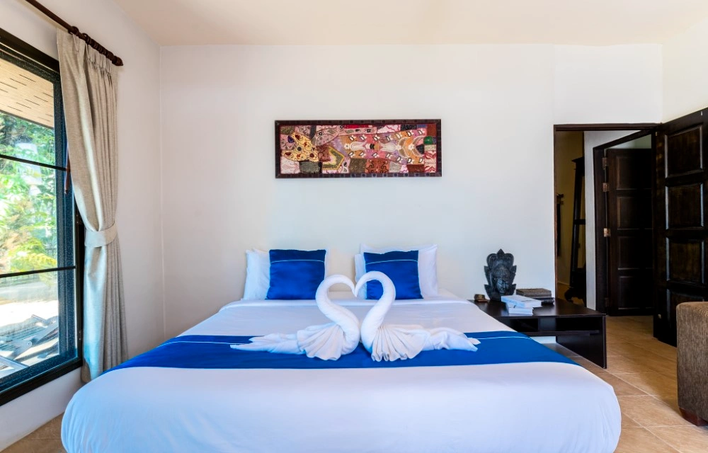 Melina's monkey house and whale bar Slider Pictures