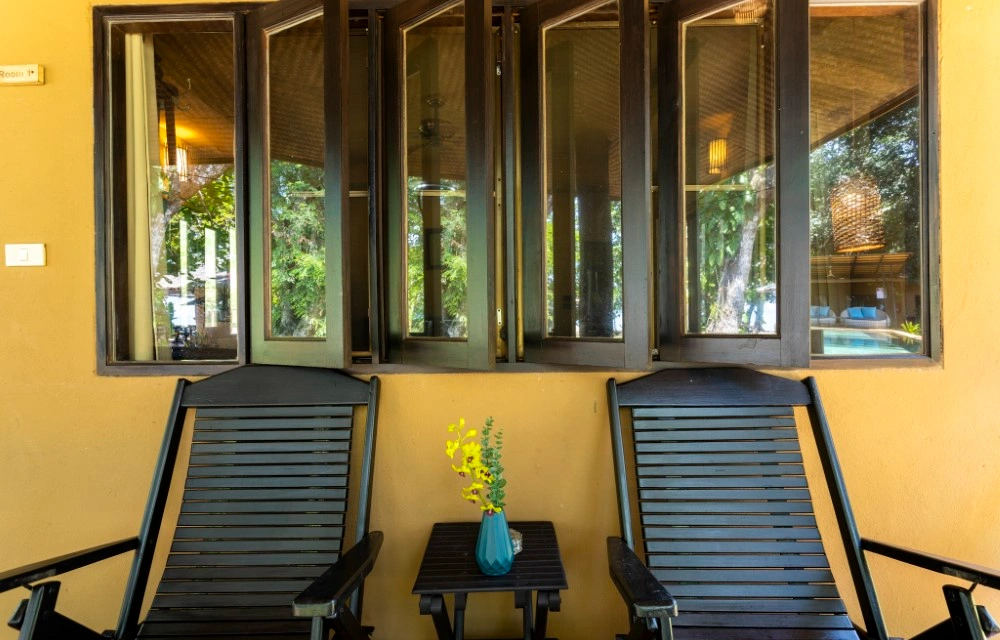 Melina's monkey house and whale bar Slider Pictures