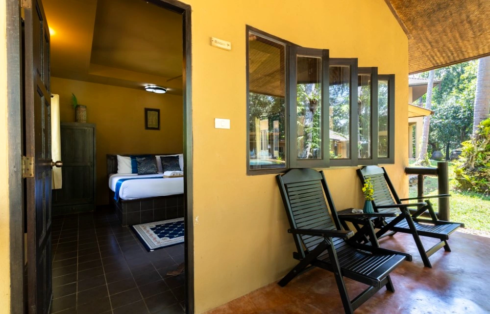 Melina's monkey house and whale bar Slider Pictures